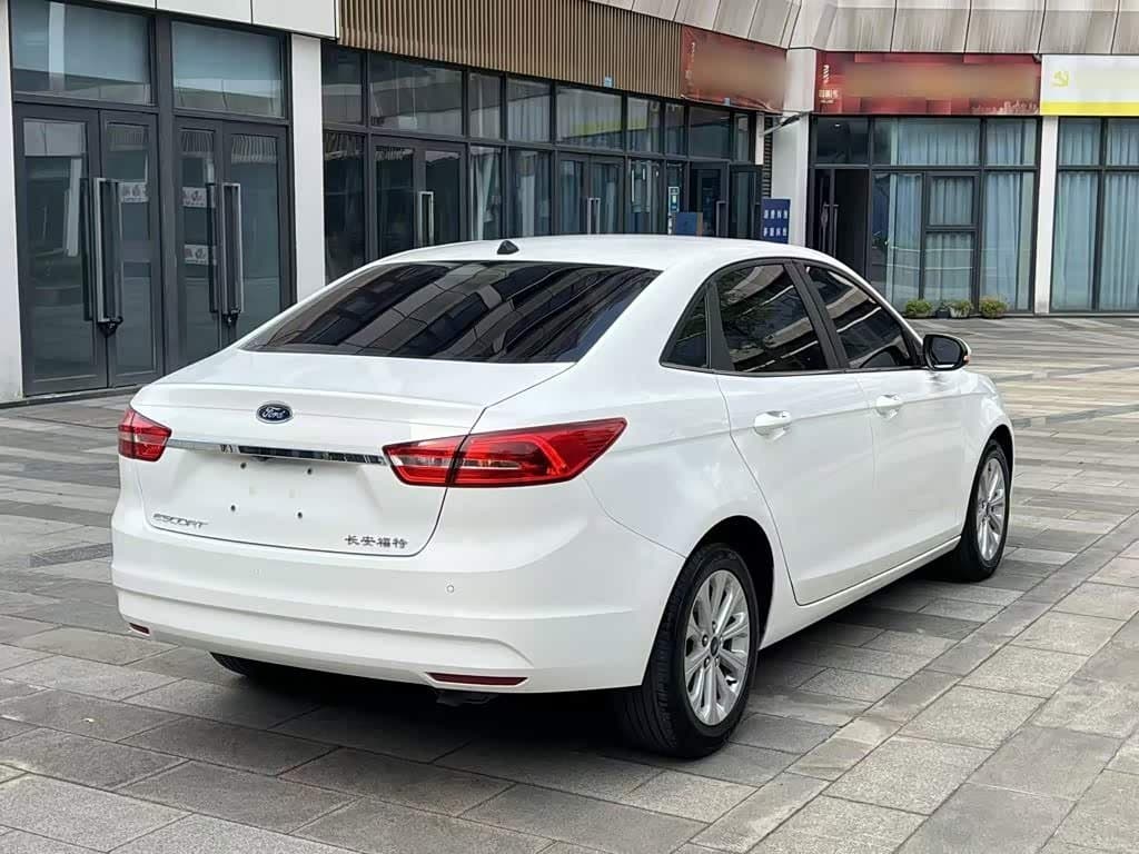 2017 Ford Escort White, 102,300 km, China export – photo 7