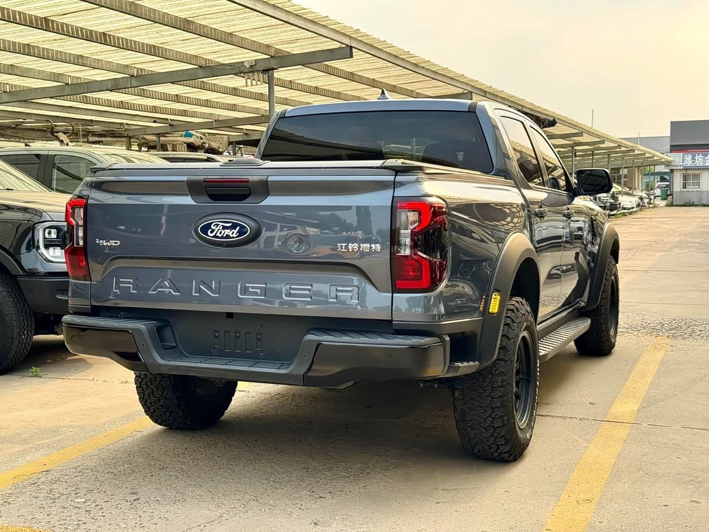 2023 Ford Ranger 银灰色, 26,900 km, China export – photo 4