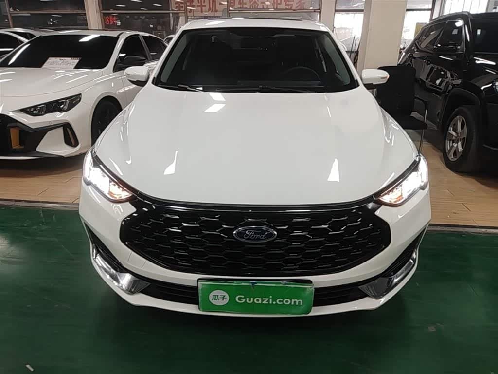 2021 Ford Escort White, 55,500 km, China export – photo 3