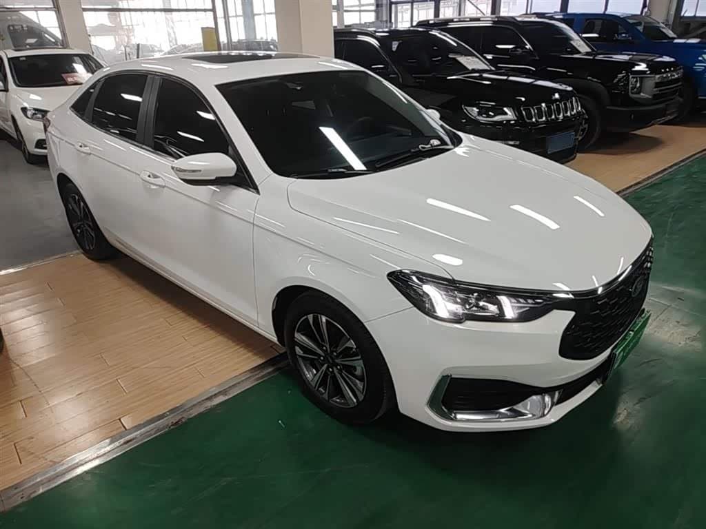 2021 Ford Escort White, 55,500 km, China export – photo 4