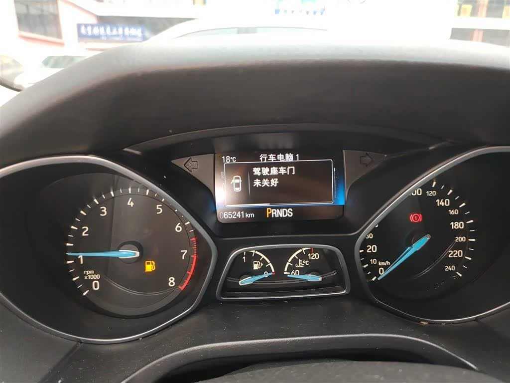 2015 Ford Focus White, 65,200 km, China export – photo 4