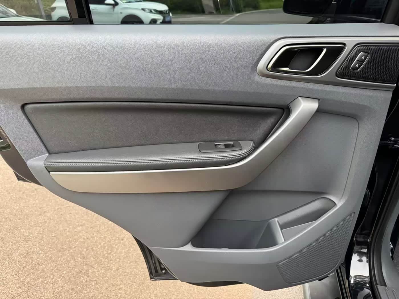 2017 Ford Everest Black, 40,000 km, China export – photo 6