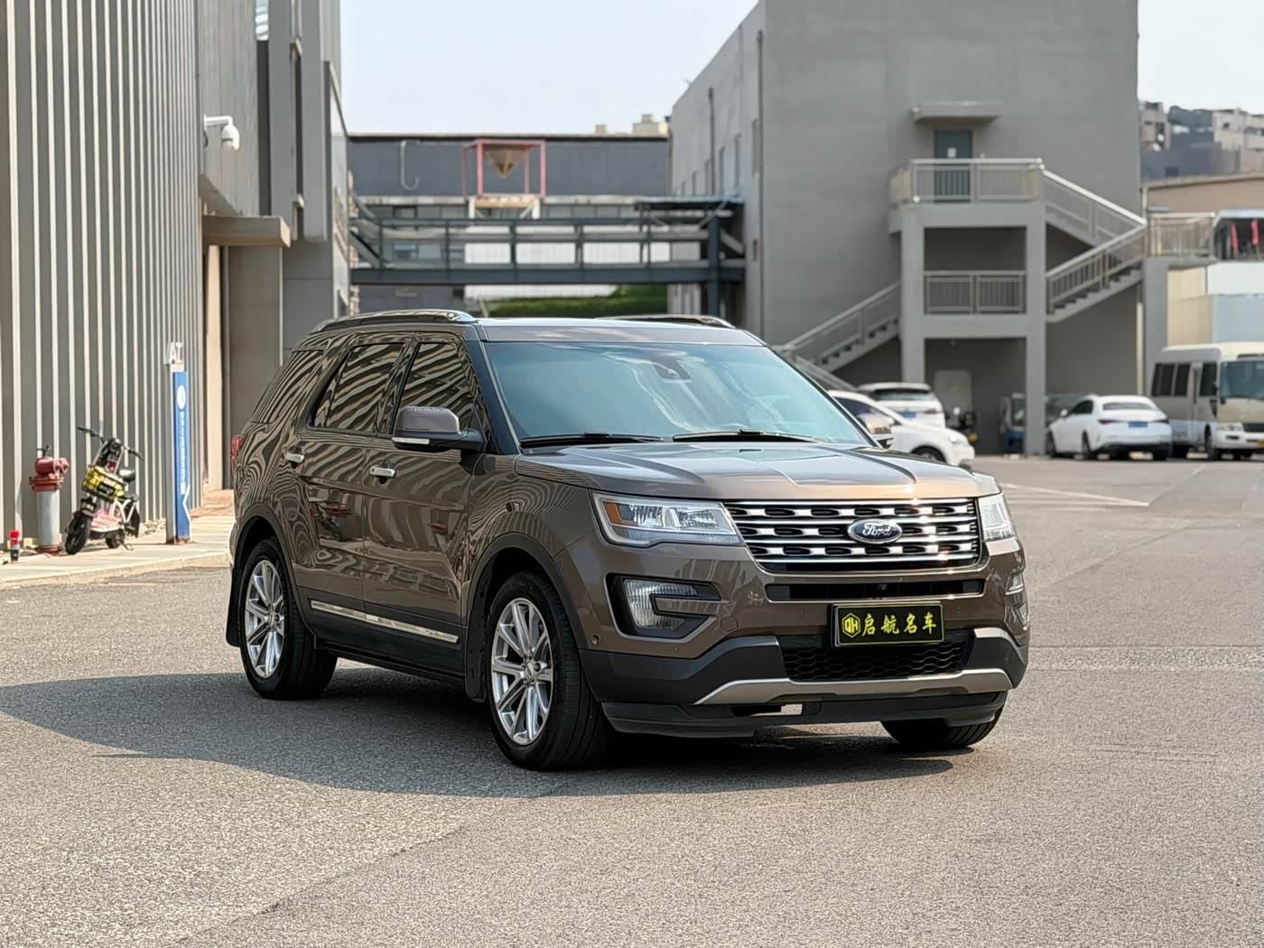 2015 Ford Explorer Champagne, 90,000 km, China export – photo 3