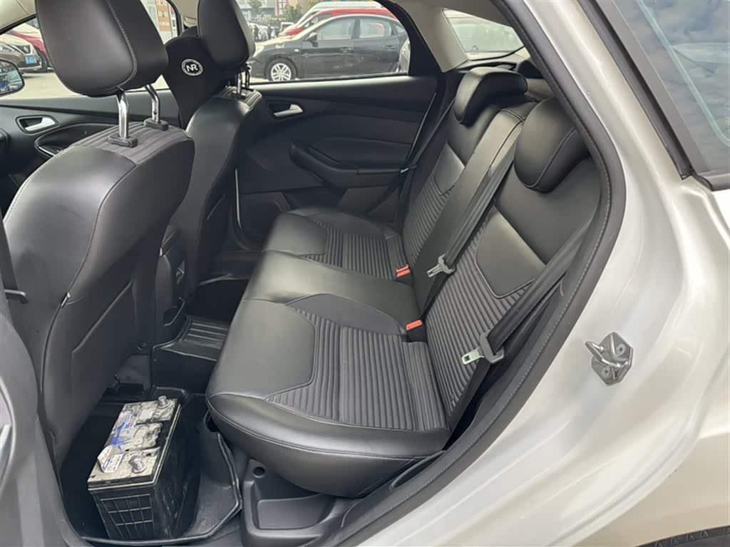 2015 Ford Focus White, 46,700 km, China export – photo 2