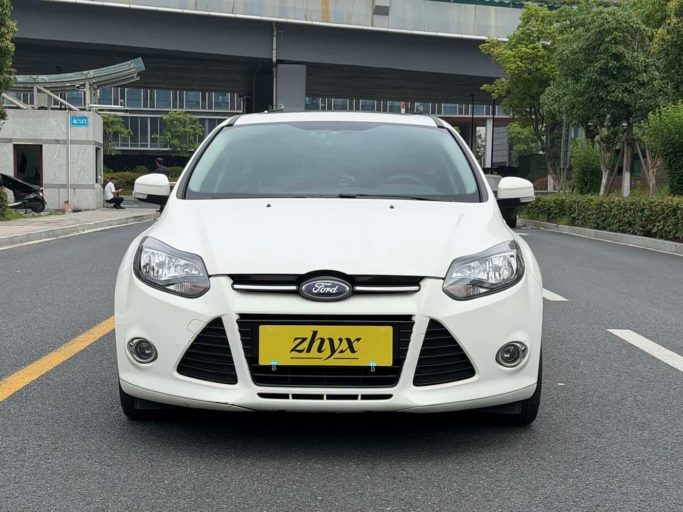 2012 Ford Focus White, 102,000 km, China export – photo 2
