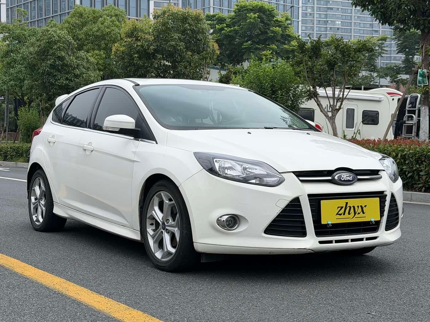 2012 Ford Focus White, 102,000 km, China export – photo 3