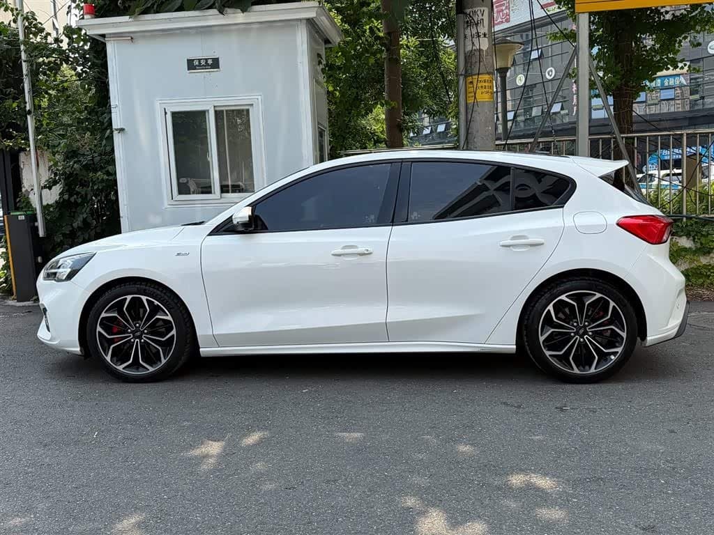 2019 Ford Focus White, 33,000 km, China export – photo 3