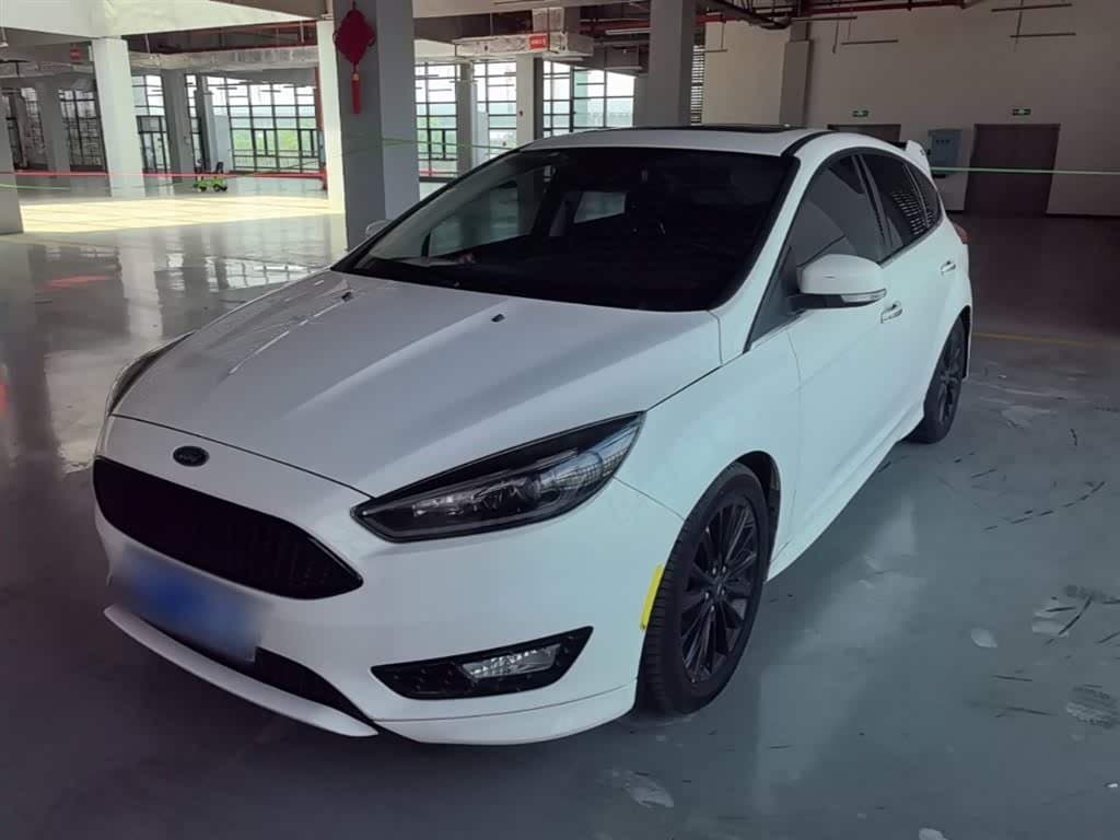 2015 Ford Focus White, 130,200 km, China export – photo 2
