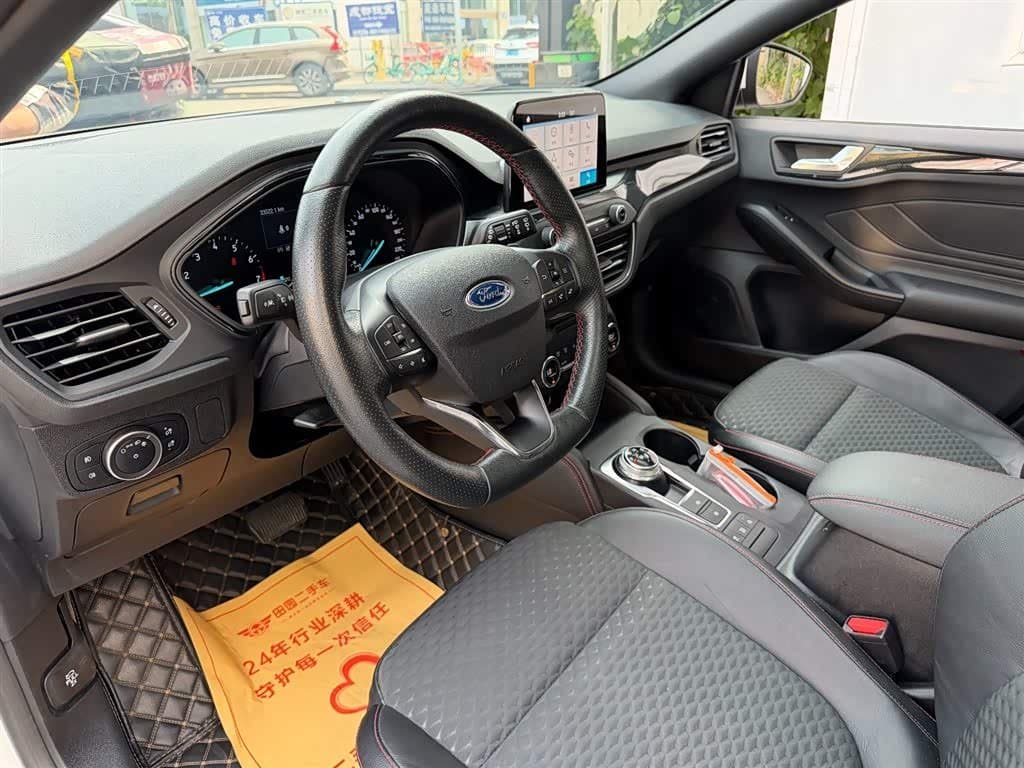 2019 Ford Focus White, 33,000 km, China export – photo 7