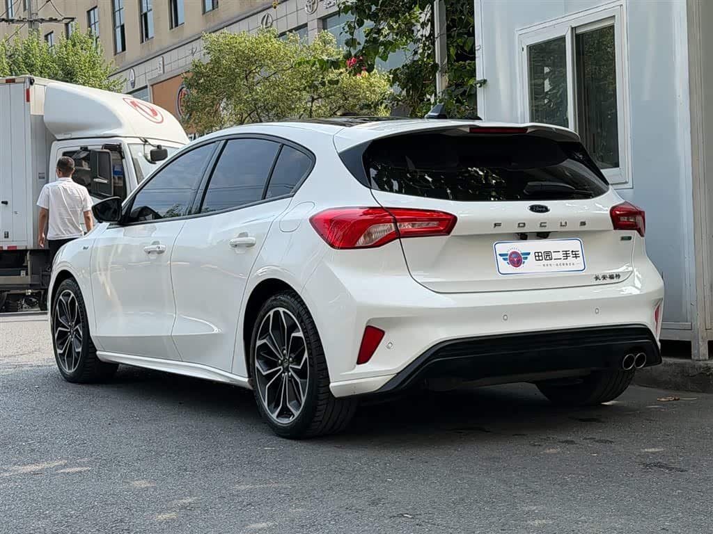 2019 Ford Focus White, 33,000 km, China export – photo 4