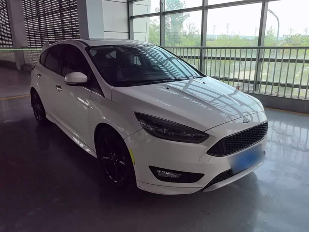 2015 Ford Focus White, 130,200 km, China export – photo 4