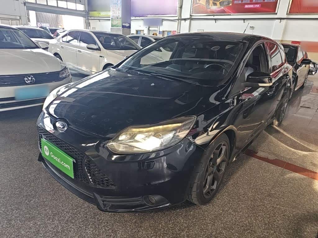 2013 Ford Focus Black, 46,400 km, China export – photo 2