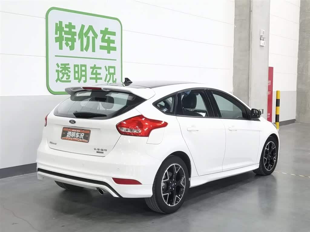 2017 Ford Focus White, 64,400 km, China export – photo 2