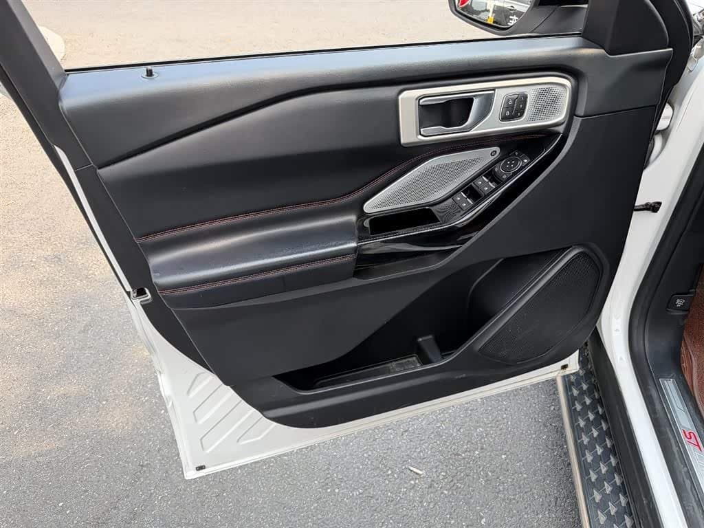 2020 Ford Explorer White, 80,000 km, China export – photo 6