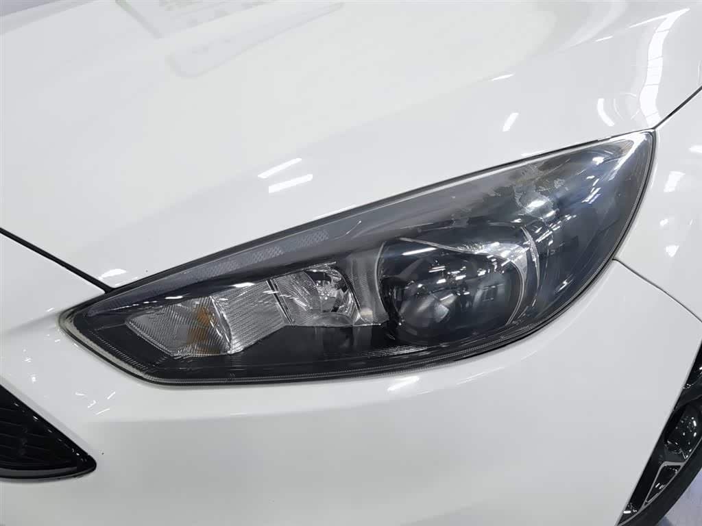 2017 Ford Focus White, 64,400 km, China export – photo 7