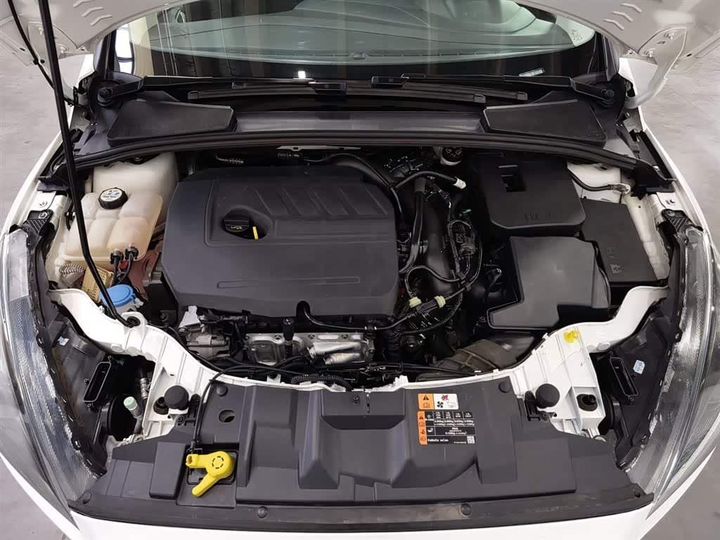 2017 Ford Focus White, 64,400 km, China export – photo 6