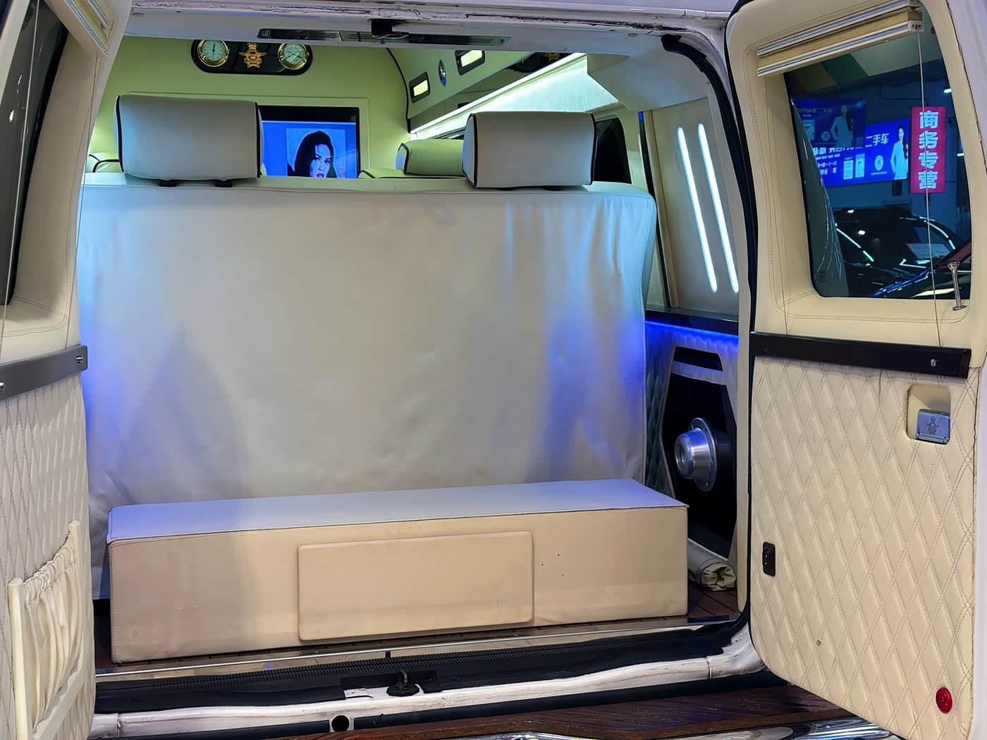 2011 Ford E350 White, 60,000 km, China export – photo 7