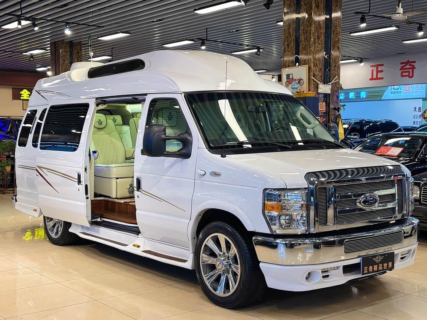 2011 Ford E350 White, 60,000 km, China export – photo 1