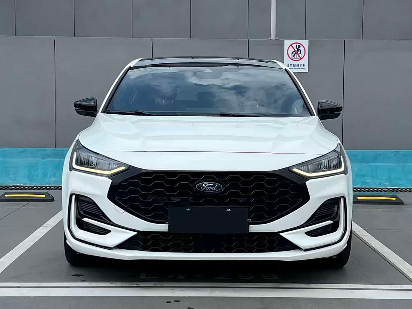 2022 Ford Focus White, 36,000 km, China export – photo 2