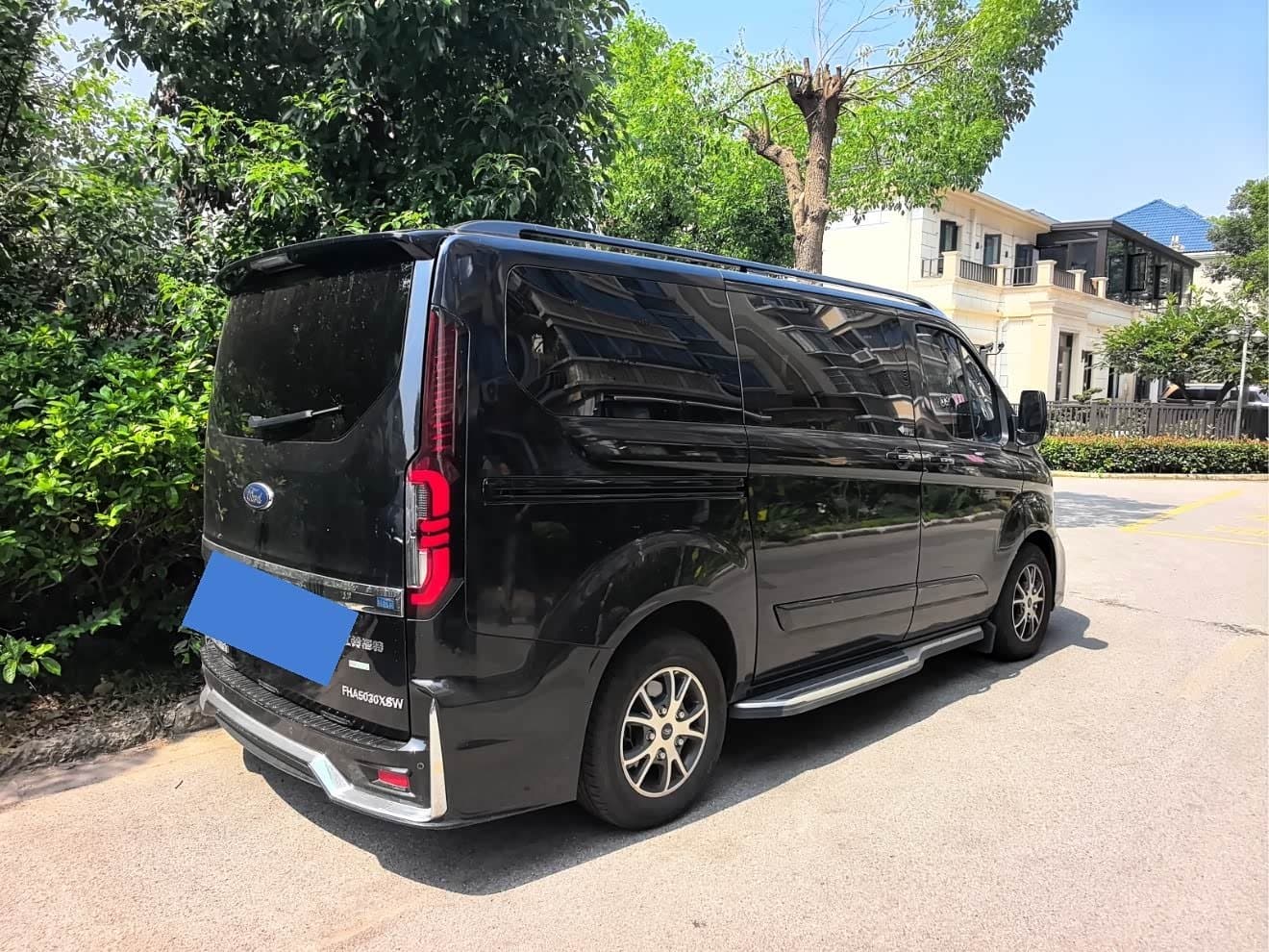 2024 Ford Tourneo Black, 9,000 km, China export – photo 3