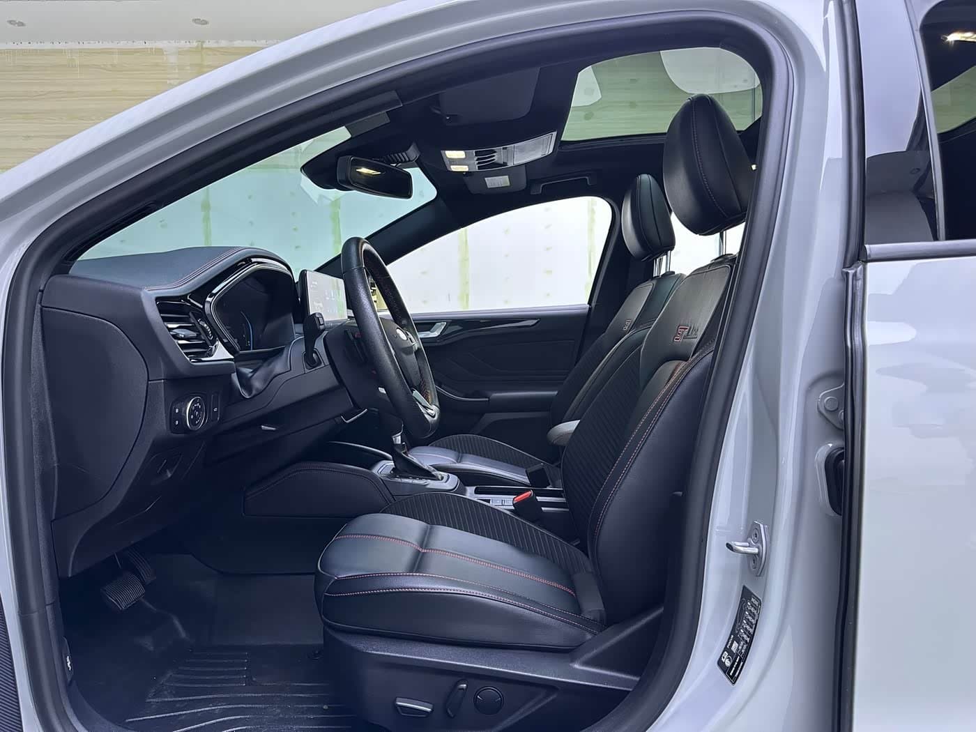 2022 Ford Focus 银灰色, 58,000 km, China export – photo 7
