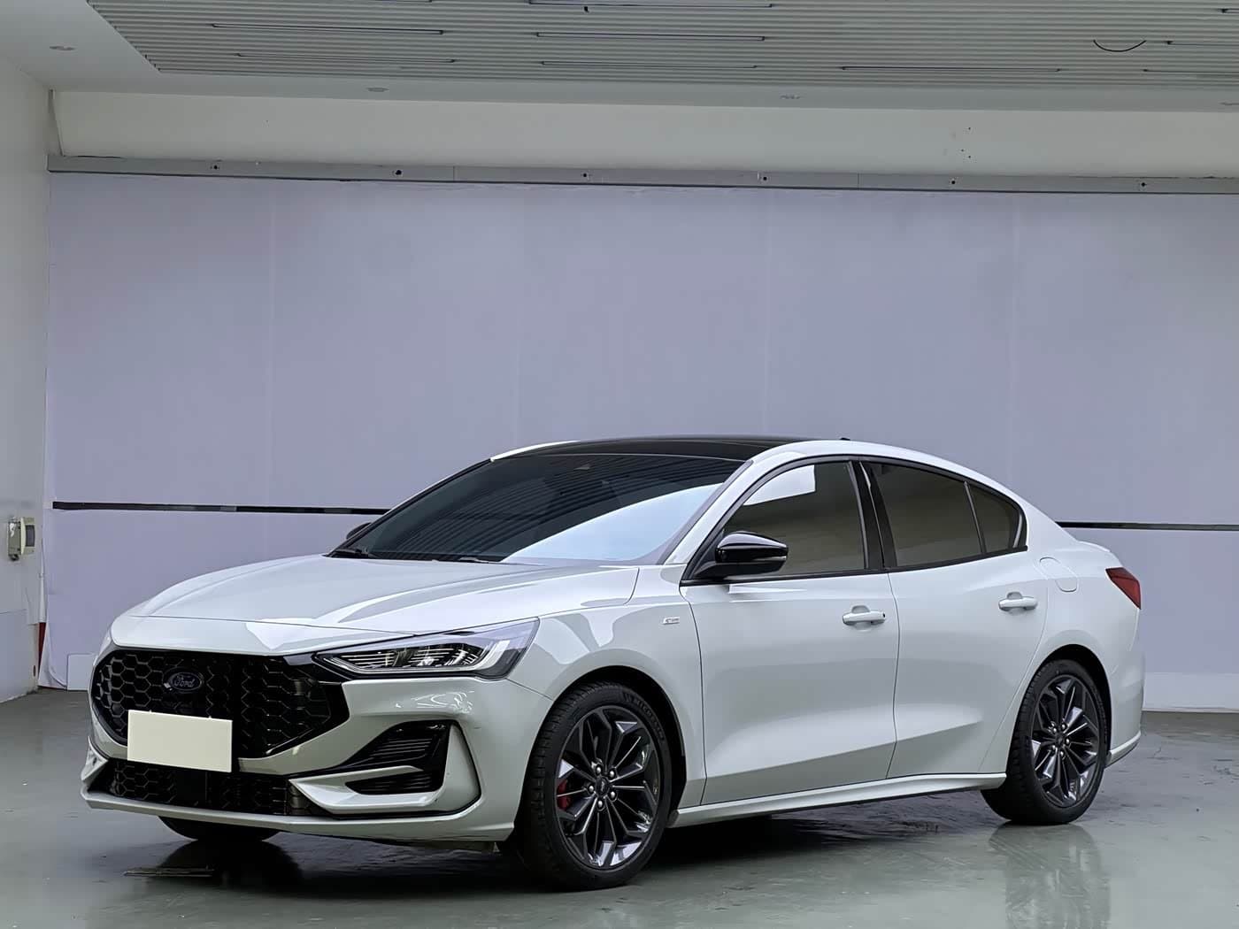 2022 Ford Focus 银灰色, 58,000 km, China export – photo 1