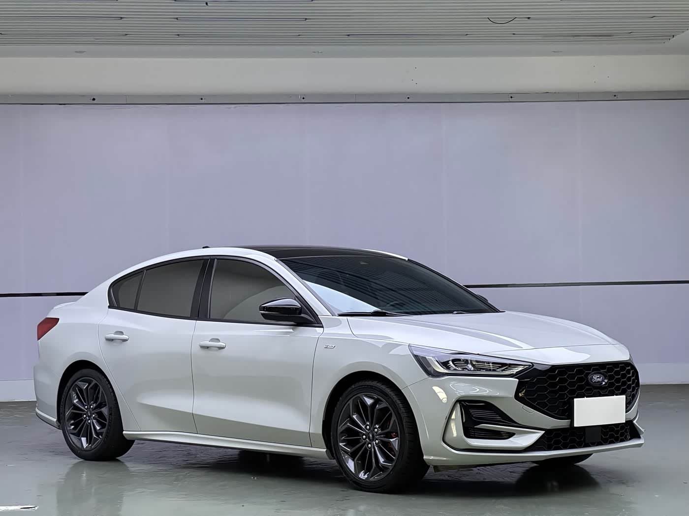 2022 Ford Focus 银灰色, 58,000 km, China export – photo 3