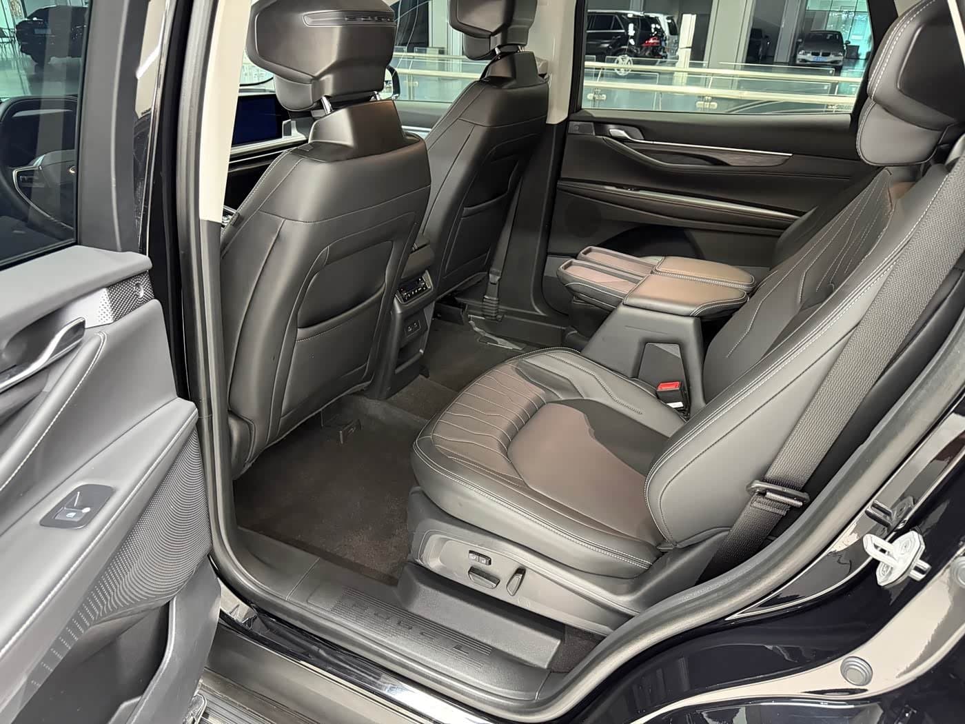 2024 Ford Edge Black, 30,000 km, China export – photo 5