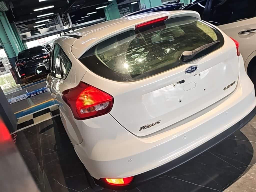 2015 Ford Focus White, 85,400 km, China export – photo 5