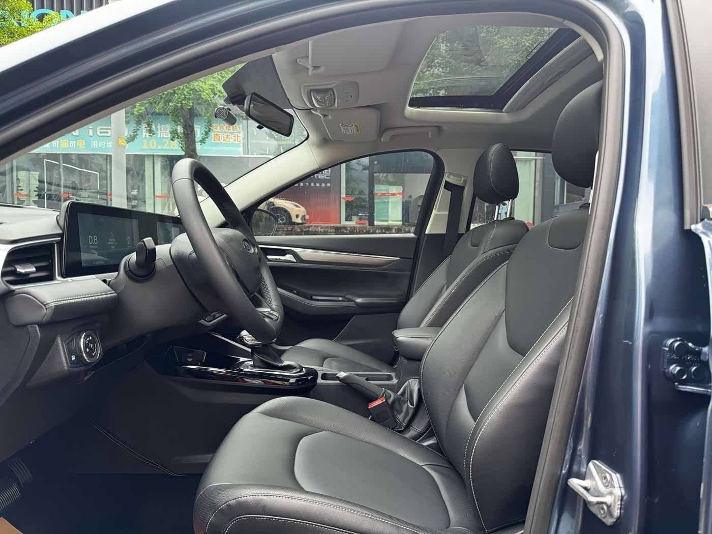 2021 Ford Escort Blue, 30,000 km, China export – photo 5