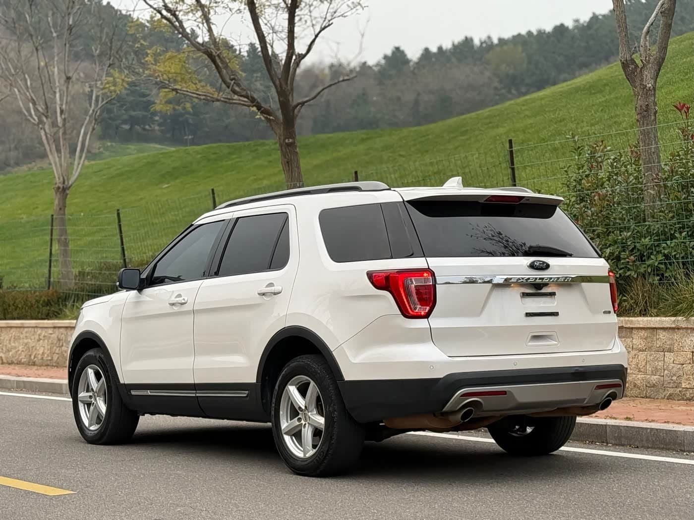 2015 Ford Explorer White, 100,000 km, China export – photo 3