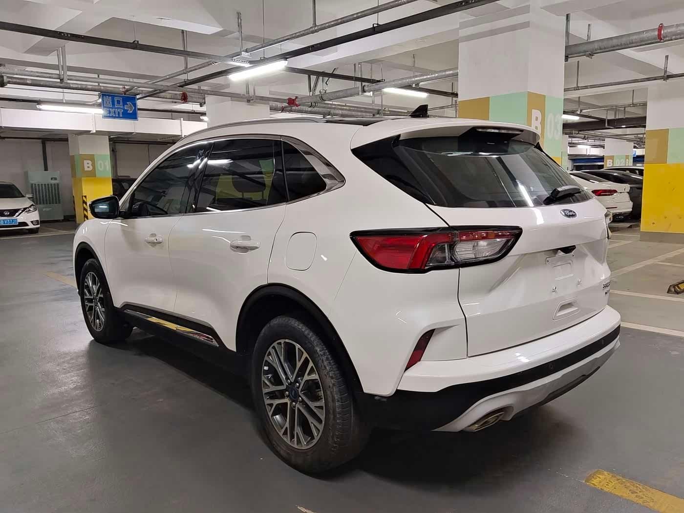 2020 Ford Escape White, 30,000 km, China export – photo 4