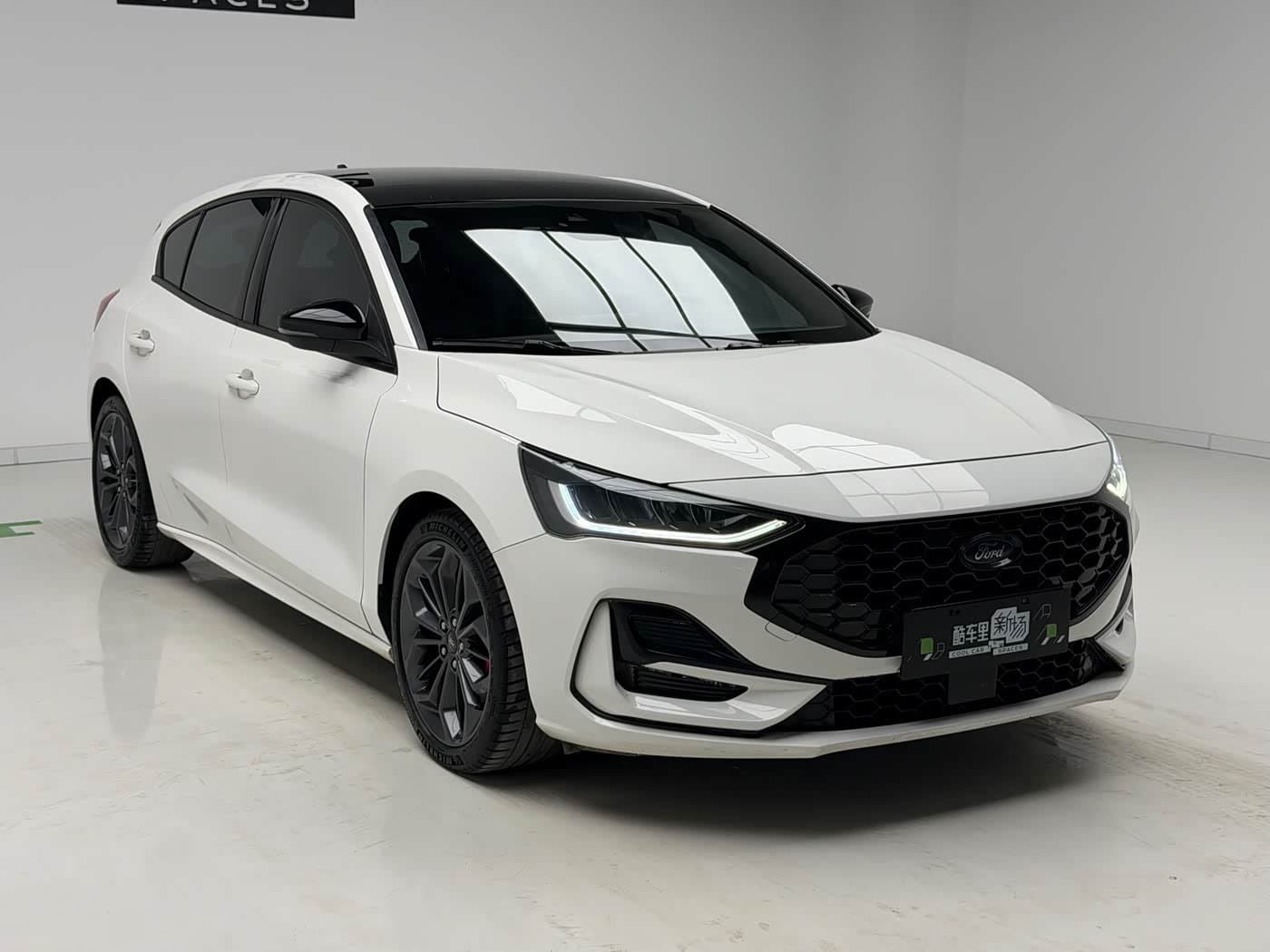 2022 Ford Focus White, 44,900 km, China export – photo 3