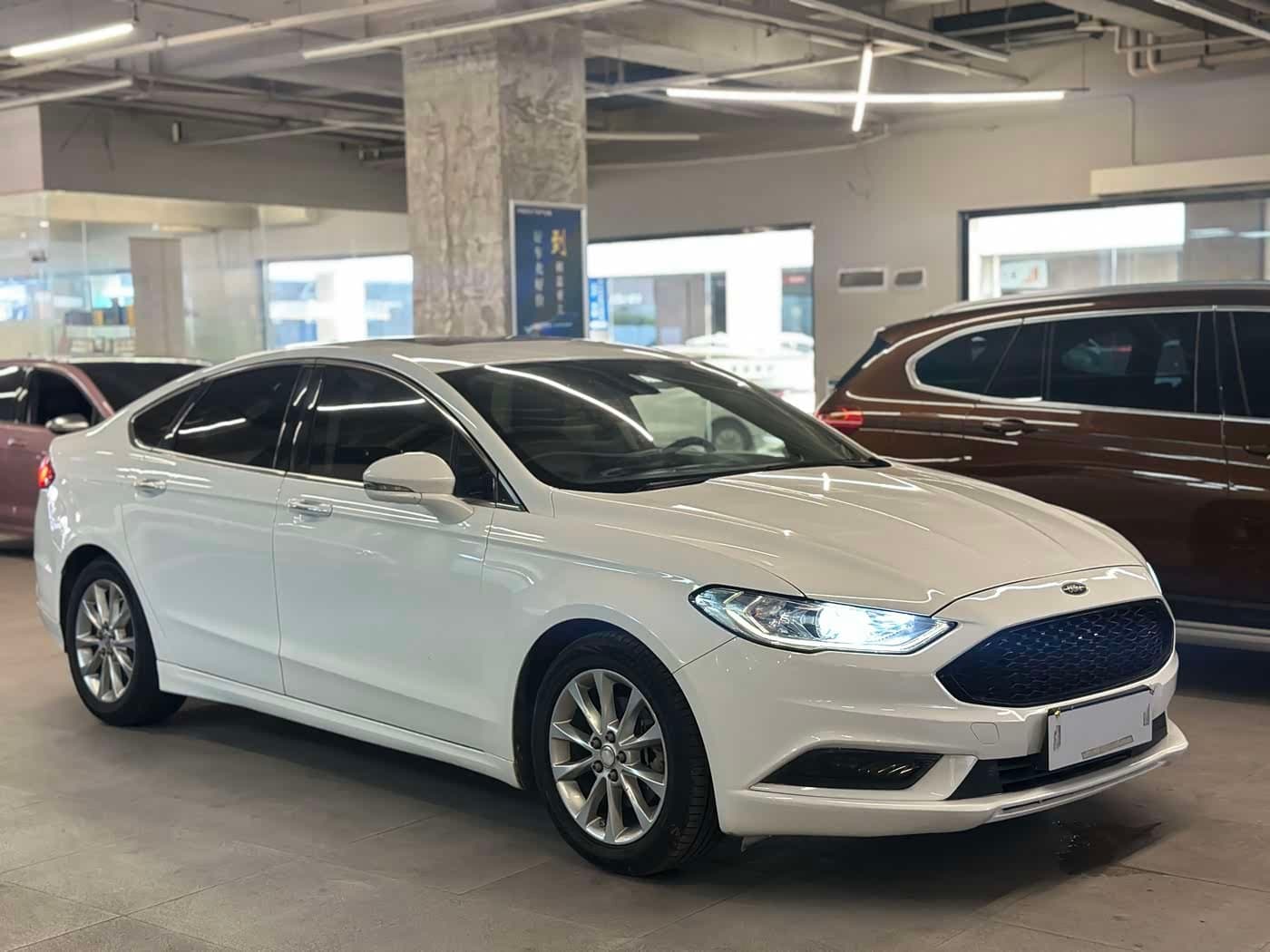 2016 Ford Mondeo White, 77,700 km, China export – photo 3