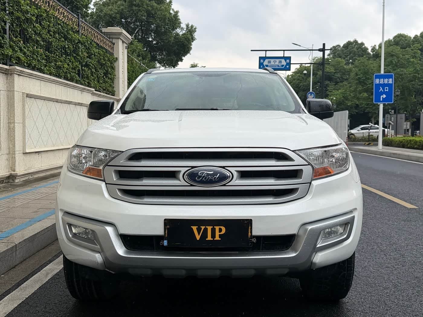 2015 Ford Everest White, 136,000 km, China export – photo 2