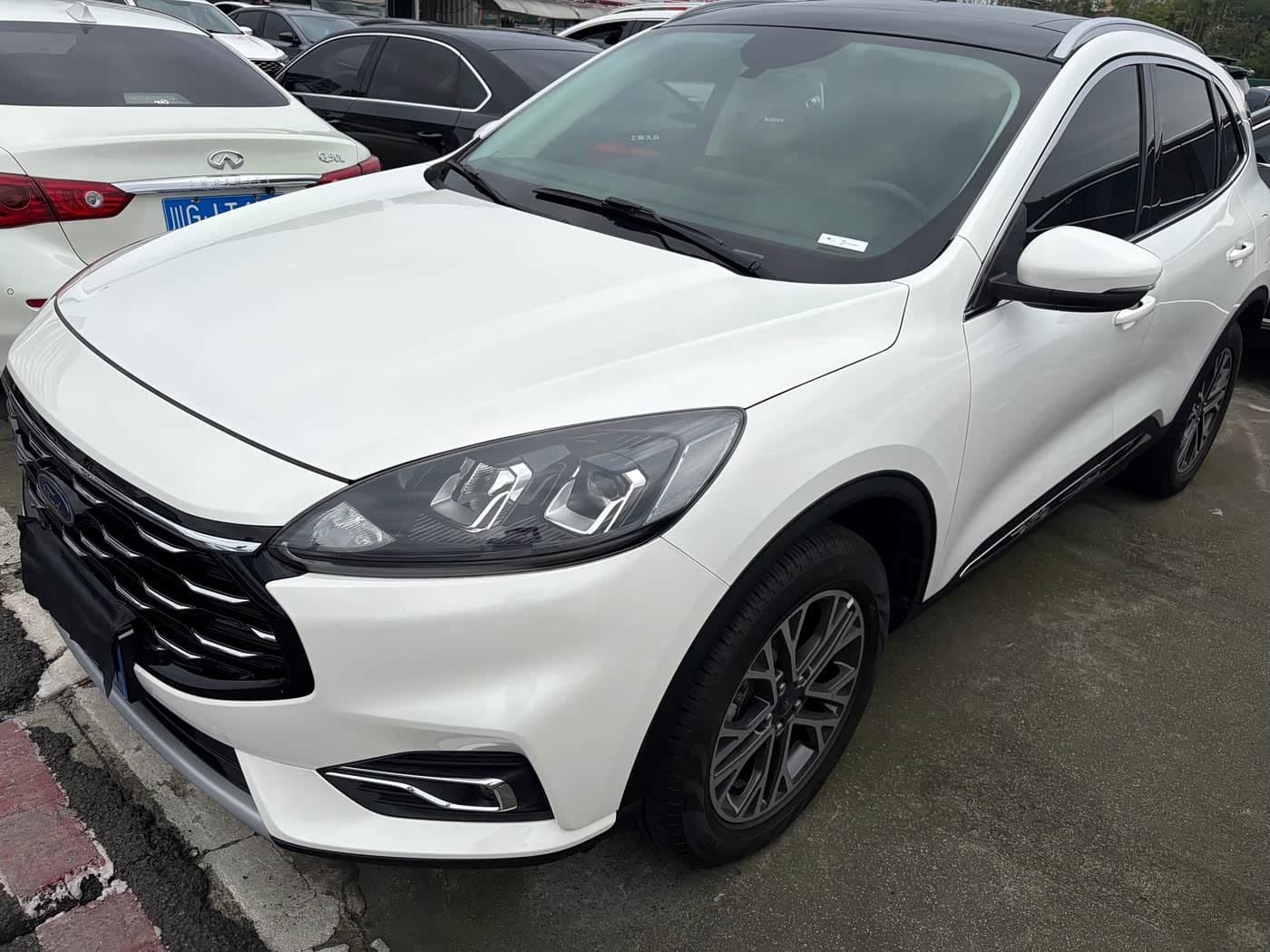 2020 Ford Escape White, 60,000 km, China export – photo 1
