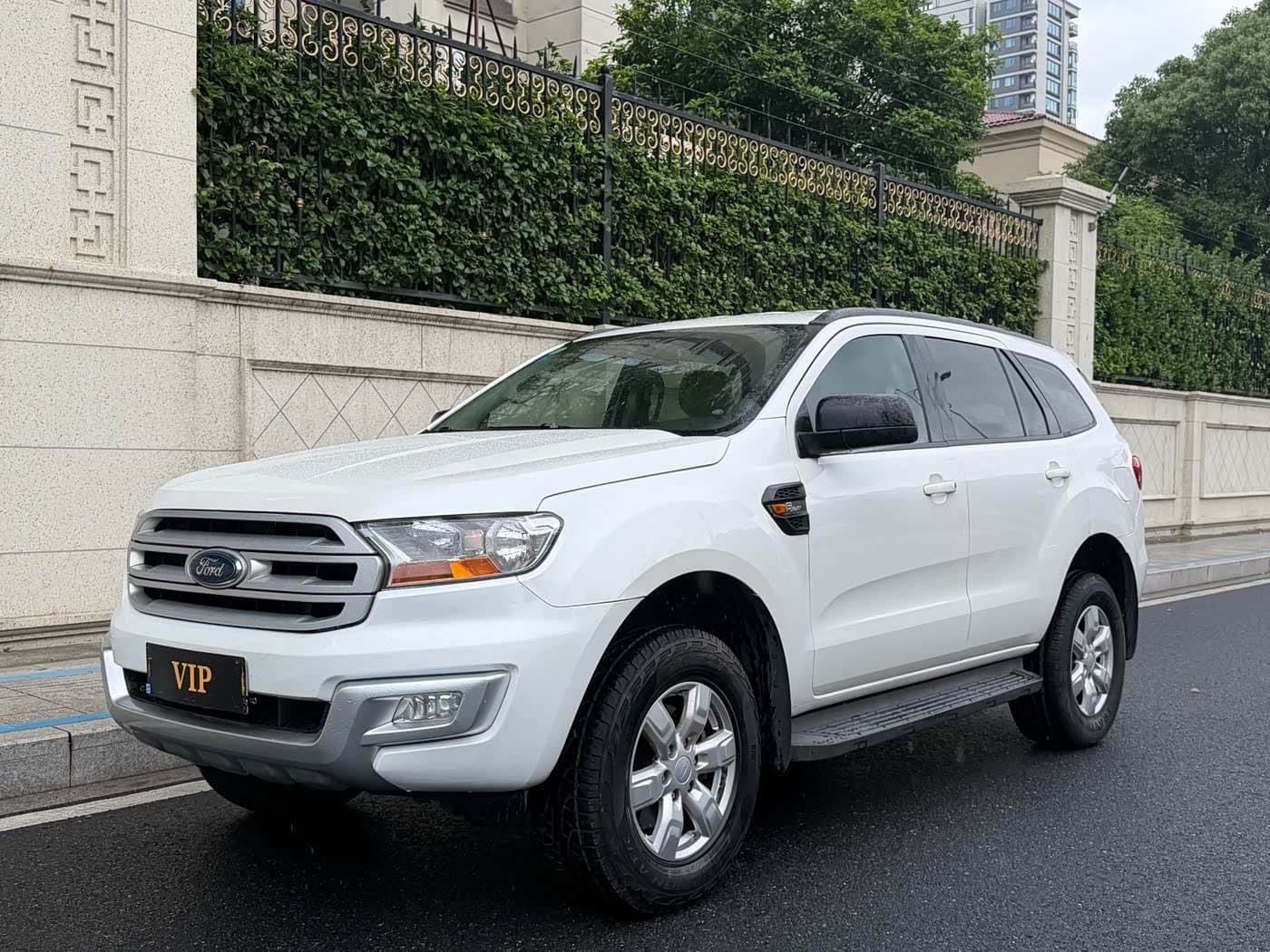 2015 Ford Everest White, 136,000 km, China export – photo 1