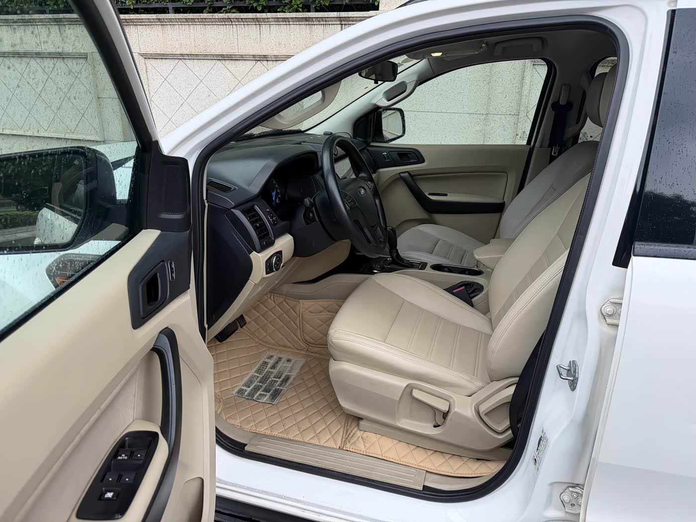 2015 Ford Everest White, 136,000 km, China export – photo 6