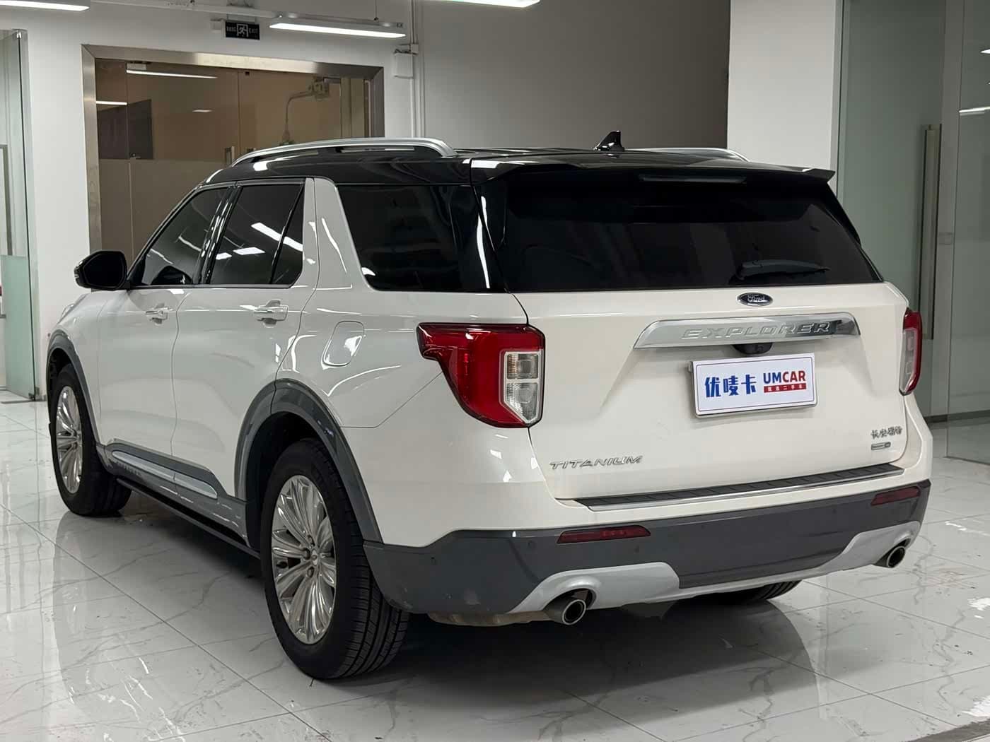 2020 Ford Explorer White, 108,000 km, China export – photo 4