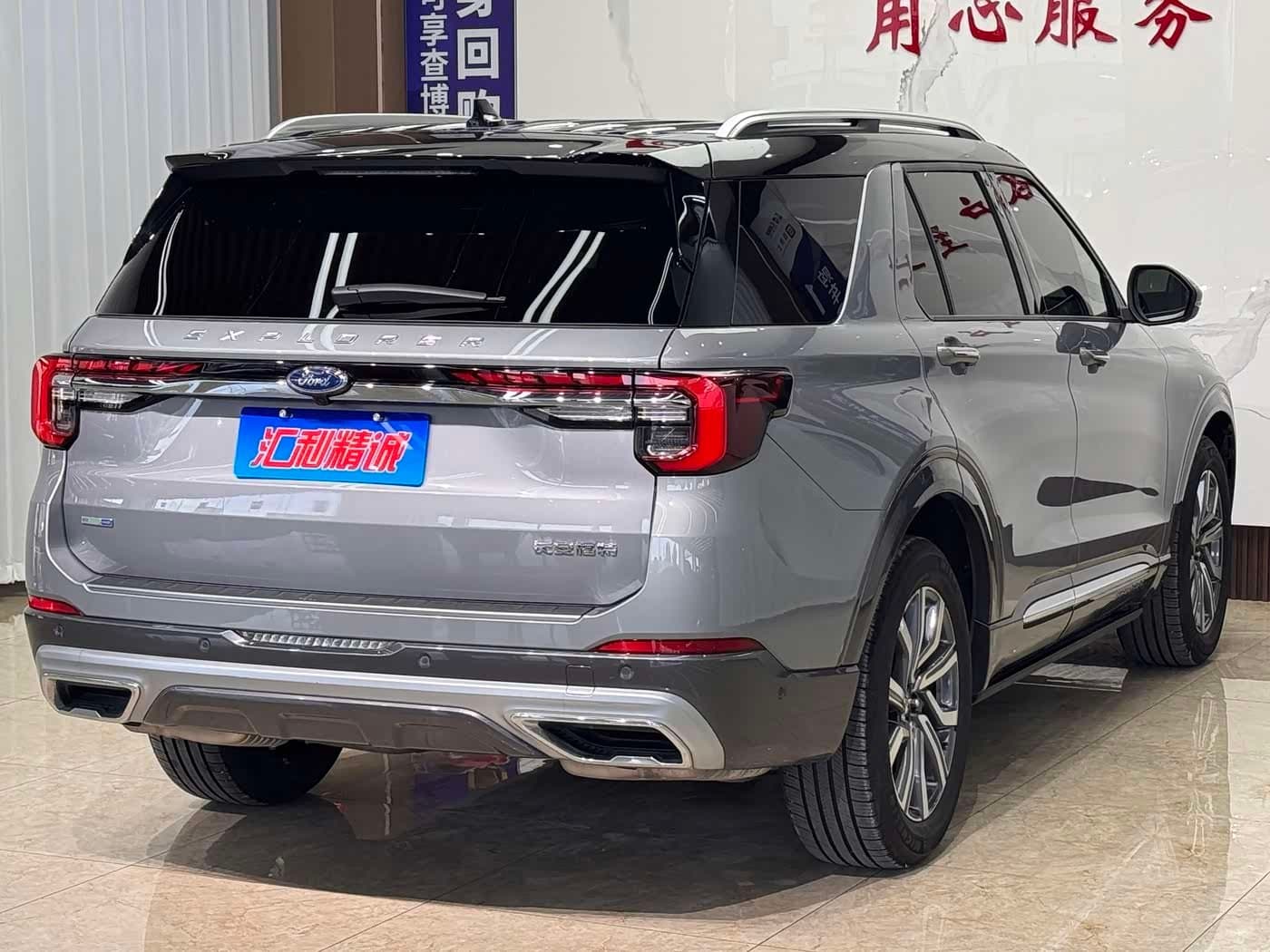 2022 Ford Explorer 银灰色, 26,000 km, China export – photo 4