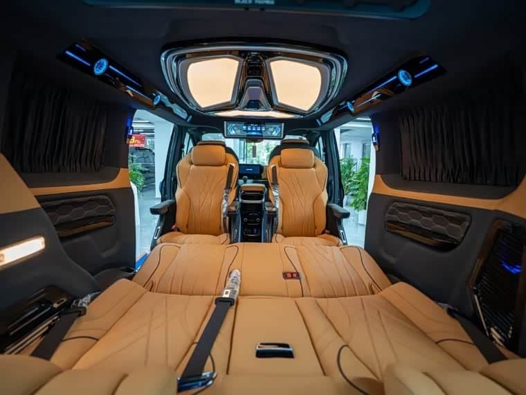 2024 Ford Tourneo Black, 1,000 km, China export – photo 3