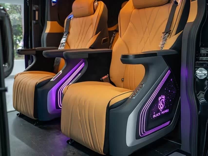 2024 Ford Tourneo Black, 1,000 km, China export – photo 2