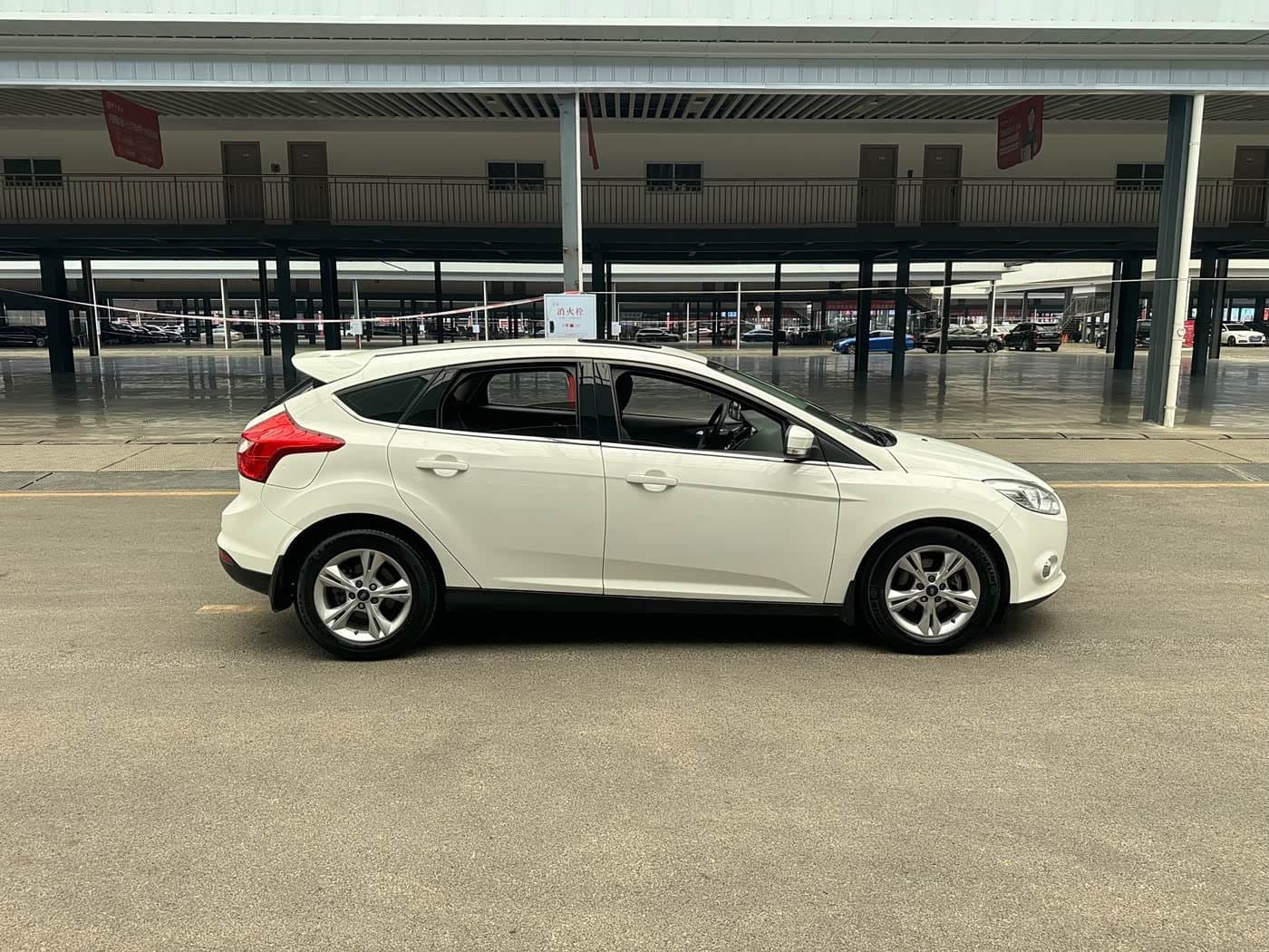 2012 Ford Focus White, 92,000 km, China export – photo 4