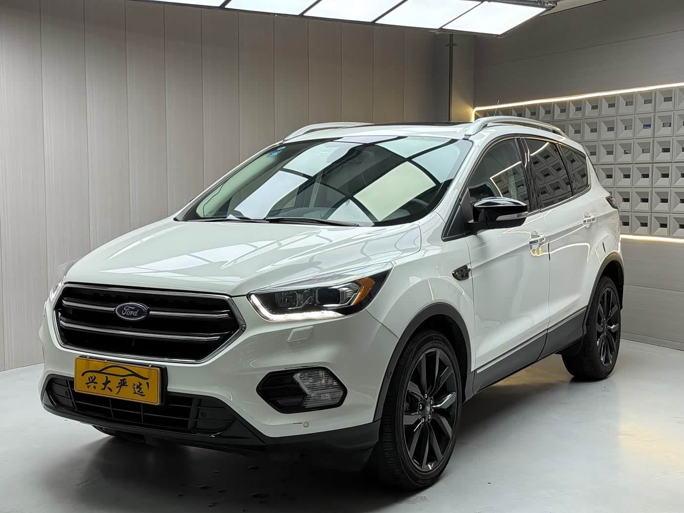 2017 Ford Kuga White, 66,000 km, China export – photo 1