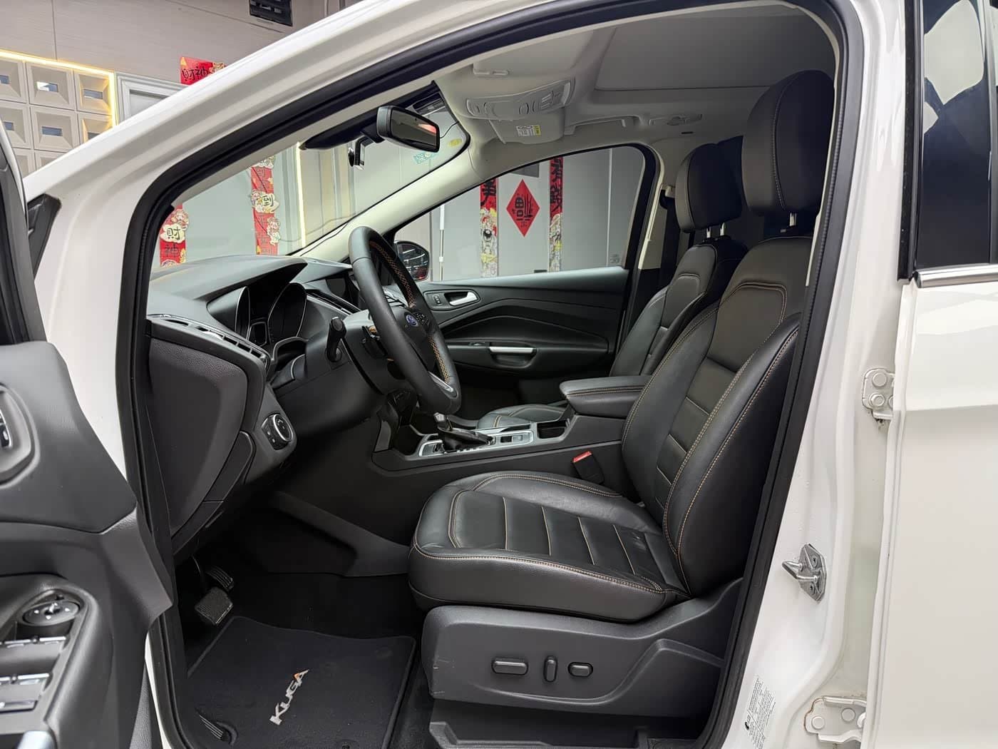 2017 Ford Kuga White, 66,000 km, China export – photo 5