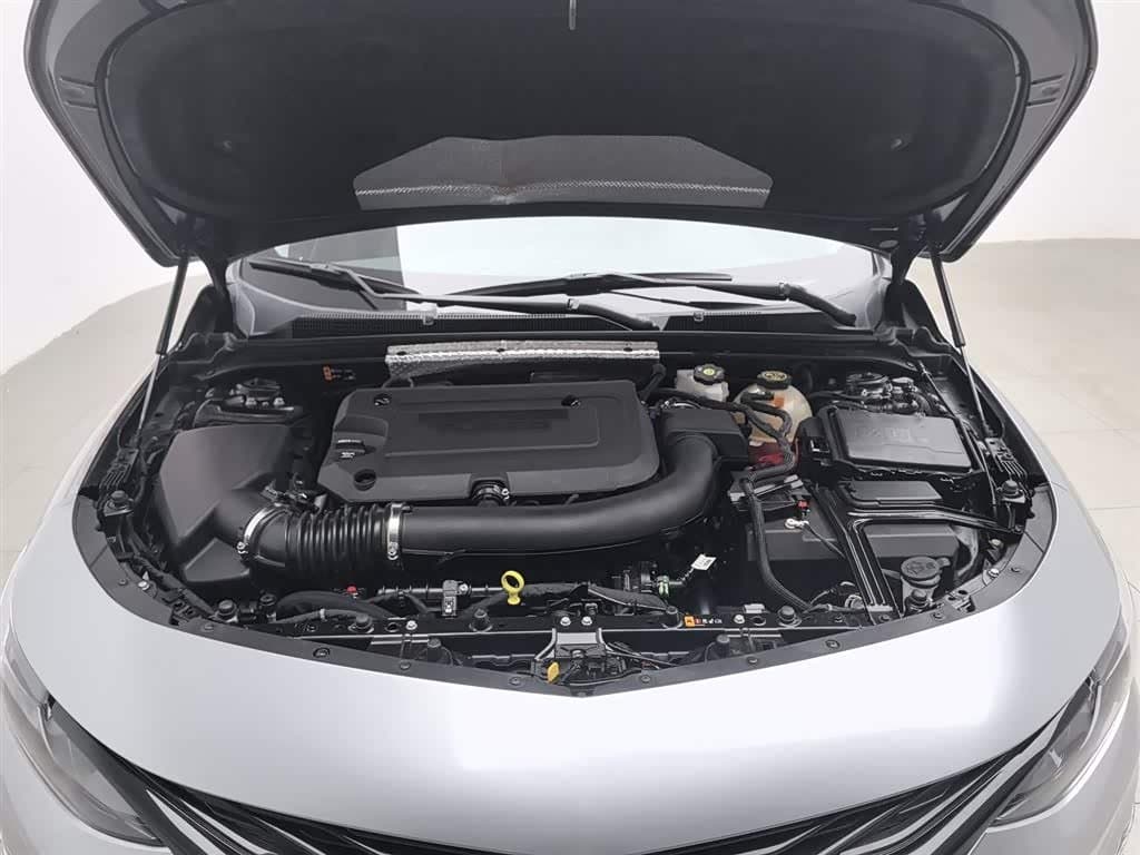 2021 Chevrolet Malibu XL 银灰色, 44,400 km, China export – photo 6