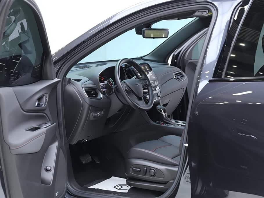 2021 Chevrolet Equinox 银灰色, 13,000 km, China export – photo 5