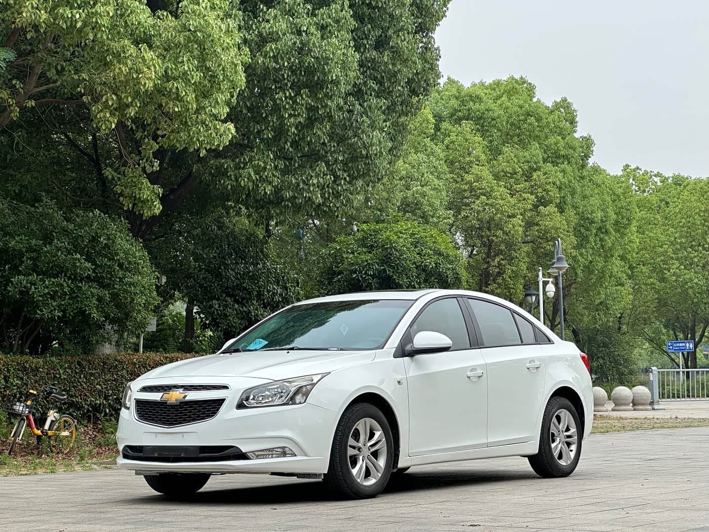 2014 Chevrolet Cruze White, 69,800 km, China export – photo 1