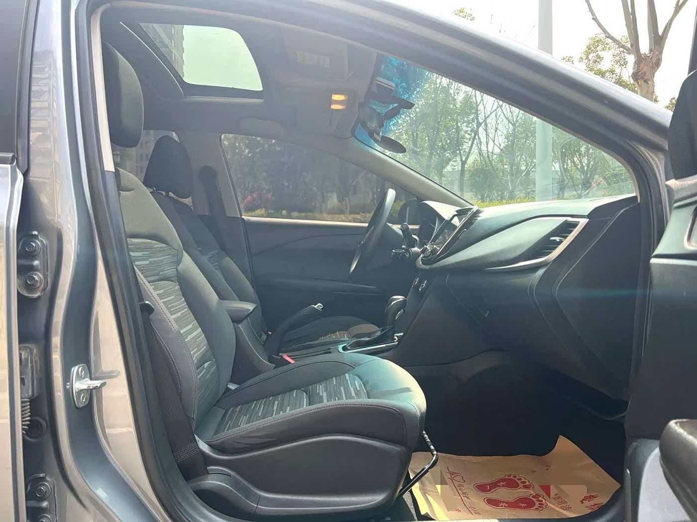 2019 Chevrolet Monza 银灰色, 50,000 km, China export – photo 4