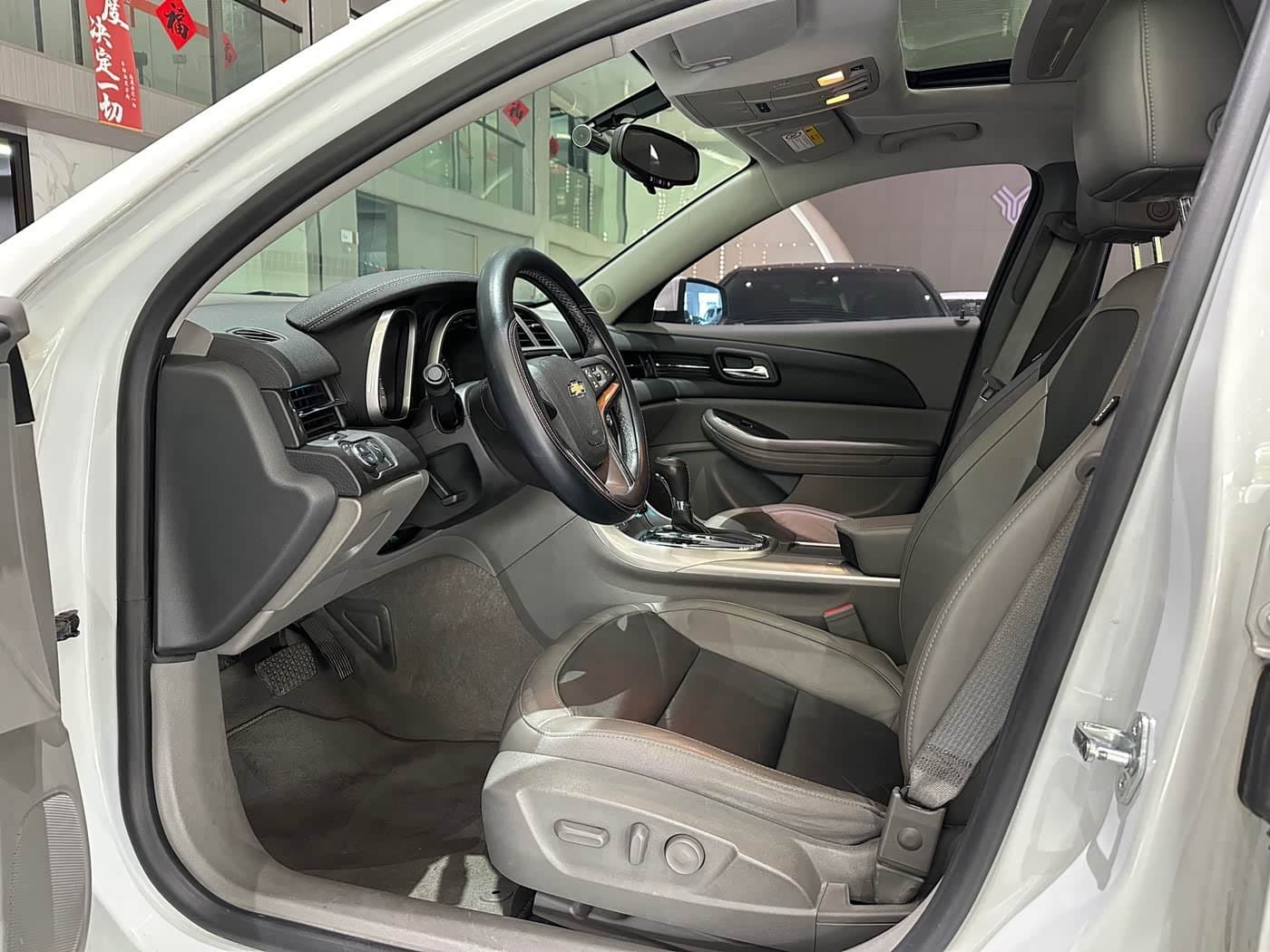 2014 Chevrolet Malibu White, 43,000 km, China export – photo 4